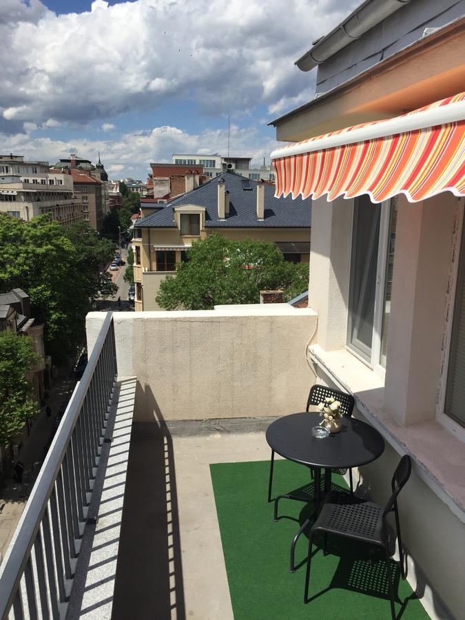 Rooftop Oscar Wisma tamu